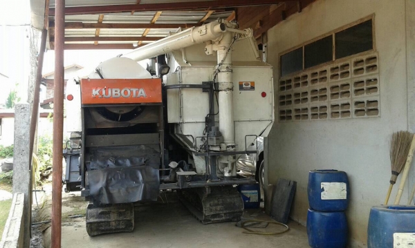 ขายรถเกี่ยวข้าว KUBOTA DC-95GM ปี 54 อุ้ม 1.5 ตัน พร้อมเทนเลอร์ลาก ราคาคุยกันได้ครับ