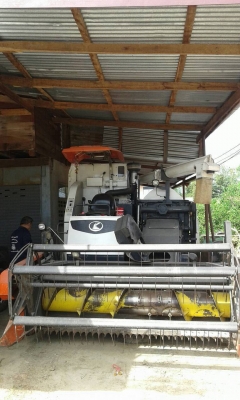 ขายรถเกี่ยวข้าว KUBOTA DC-95GM ปี 54 อุ้ม 1.5 ตัน พร้อมเทนเลอร์ลาก ราคาคุยกันได้ครับ