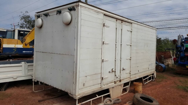 ขาย ตู้แห้ง 4 บาน ยาว 5.50 เมตร สภาพสวยพร้อมใช้ ราคาต่อรองได้ครับ