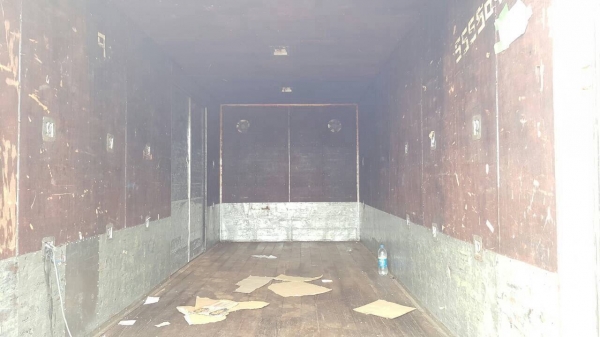 ขาย ตู้แห้ง 4 บาน ยาว 5.50 เมตร สภาพสวยพร้อมใช้ ราคาต่อรองได้ครับ