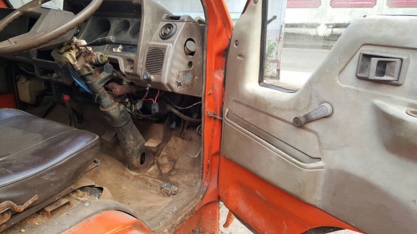 ขายรถ 6 ล้อดั้ม TOYOTA BU87 เครื่อง 14B 115 แรงม้า คัสซีสวยตลอดเส้น เกียร์สั้น ยางเต็มทั้ง 6 เส้น ทะเบียนพร้อมโอนครับ