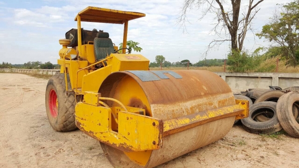 ขาย รถบดสั่นสะเทือน DYNAPAC CA25 เพลาเดียว เอกสารเล่มทะเบียนครบ เครื่องดี ระบบสั่นสะเทือนไม่ทำงานต้องเช็คใหม่ครับ