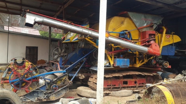 ขายรถเกี่ยวข้าว เกษตรพัฒนา รุ่นปลดหนี้ เครื่อง195เทอร์โบว์ ช่วงล่างตัวเดิน10 ปี๊ม22 สภาพเกี่ยวปกติ