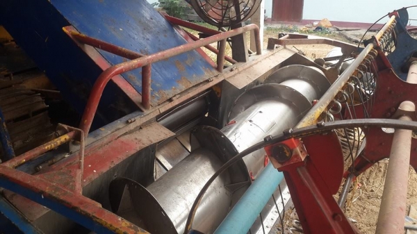 ขายรถเกี่ยวข้าว เกษตรพัฒนา รุ่นปลดหนี้ เครื่อง195เทอร์โบว์ ช่วงล่างตัวเดิน10 ปี๊ม22 สภาพเกี่ยวปกติ