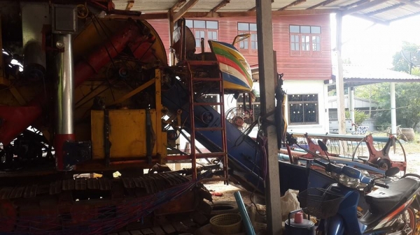 ขายรถเกี่ยวข้าว เกษตรพัฒนา รุ่นปลดหนี้ เครื่อง195เทอร์โบว์ ช่วงล่างตัวเดิน10 ปี๊ม22 สภาพเกี่ยวปกติ