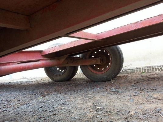 เทเลอร์บรรทุก..ยาว 4.9 เมตร กว้าง 1.70 เมตรไม่รวมล้อ พร้อมบันใดขึ้นลง