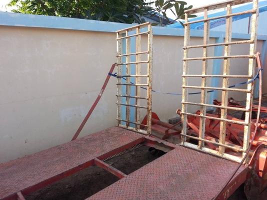 เทเลอร์บรรทุก..ยาว 4.9 เมตร กว้าง 1.70 เมตรไม่รวมล้อ พร้อมบันใดขึ้นลง