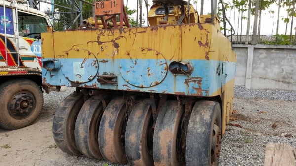 ขาย รถบดล้อยาง 11 ล้อ เอกสารเล่มทะเบียนครบ รถใช้งานได้ปกติ ราคาต่อรองได้ครับ