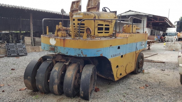 ขาย รถบดล้อยาง 11 ล้อ เอกสารเล่มทะเบียนครบ รถใช้งานได้ปกติ ราคาต่อรองได้ครับ