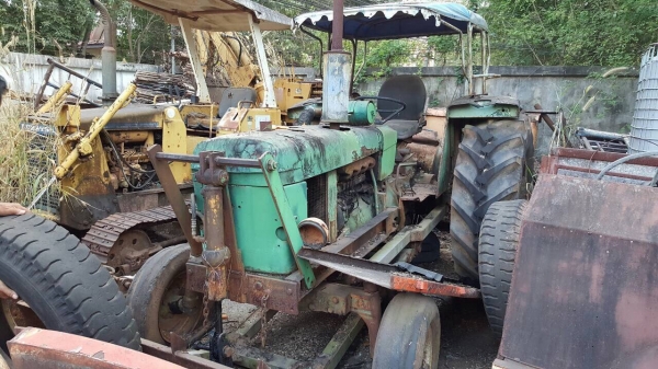 ขายตามสภาพ รถไถ JOHN DEERE เครื่องชาร์ฟติด เกียร์เฟืองท้ายดี ยางดี อุปกร์มีแต่ผานดันหน้า ราคาต่อรองได้