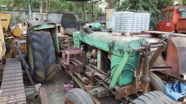 ขายตามสภาพ รถไถ JOHN DEERE เครื่องชาร์ฟติด เกียร์เฟืองท้ายดี ยางดี อุปกร์มีแต่ผานดันหน้า ราคาต่อรองได้