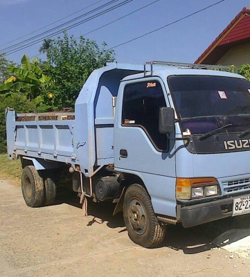 หกล้อ อีซูซุ NKR 120ปี39 ดั้ม5คิว สภาพดีสวยบางเดิมพร้อมใช้ ทะเบียนพร้อมโอน