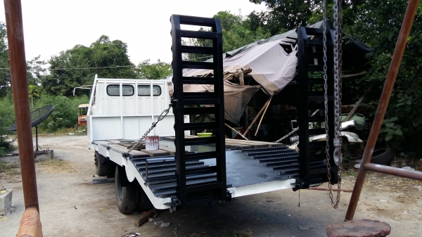 ขายด่วนครับ 6ล้อ รถเทรนเลอร์ หางพับได้ บรรทุกแบคโฮ และ รถไถเล็ก วางหางใหม่ ครับ