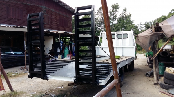 ขายด่วนครับ 6ล้อ รถเทรนเลอร์ หางพับได้ บรรทุกแบคโฮ และ รถไถเล็ก วางหางใหม่ ครับ