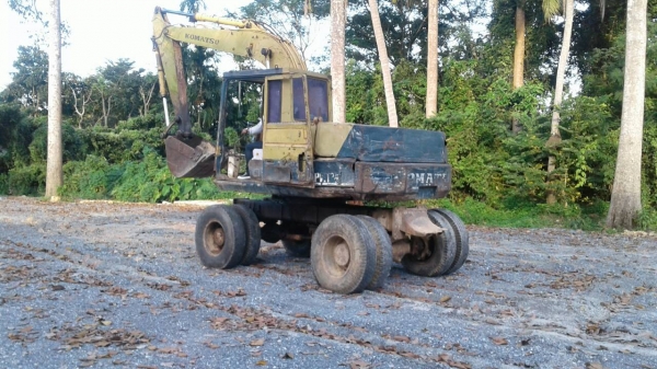 ขายรถแบคโฮ KOMATSU PW100-3 ราคา 350000