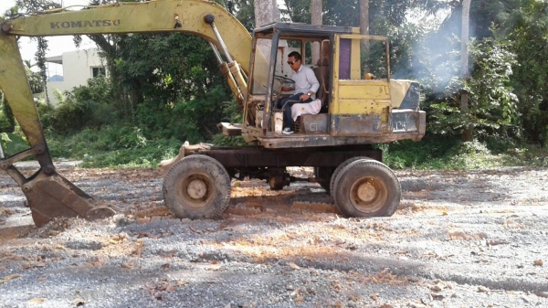 ขายรถแบคโฮ KOMATSU PW100-3 ราคา 350000