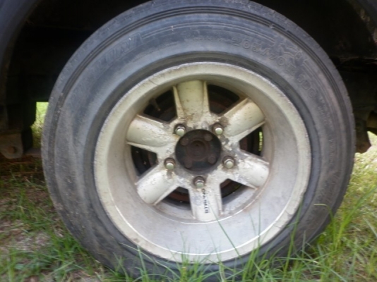 ขายล้อเเม็กขอบ15 กว้าง8นิ้ว  5รู139.7 ใส่อยู่ในsuzuki caribian