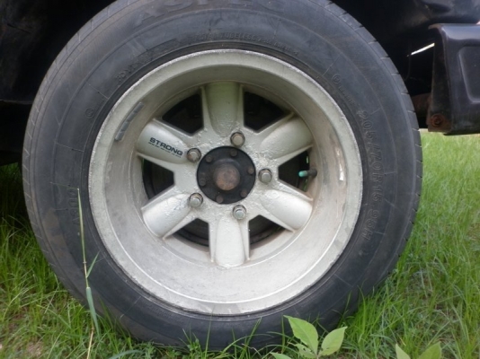 ขายล้อเเม็กขอบ15 กว้าง8นิ้ว  5รู139.7 ใส่อยู่ในsuzuki caribian