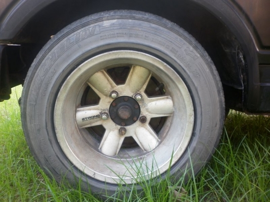 ขายล้อเเม็กขอบ15 กว้าง8นิ้ว  5รู139.7 ใส่อยู่ในsuzuki caribian