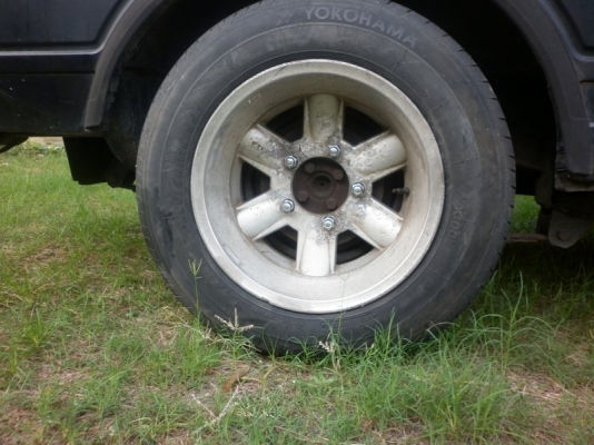 ขายล้อเเม็กขอบ15 กว้าง8นิ้ว  5รู139.7 ใส่อยู่ในsuzuki caribian