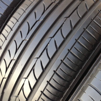 ยาง YOKOHAMA 215-55-17 ปี 12 MADE IN JAPAN ครบชุด 4 เส้น 4000 สภาพสวยๆไม่บวมดอกยางเหลือเยอะเอาไปวิ่งใช้งานใด้อีกนานค่ะ