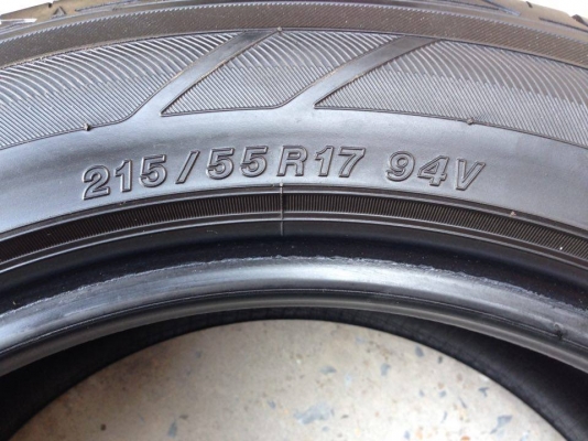ยาง YOKOHAMA 215-55-17 ปี 12 MADE IN JAPAN ครบชุด 4 เส้น 4000 สภาพสวยๆไม่บวมดอกยางเหลือเยอะเอาไปวิ่งใช้งานใด้อีกนานค่ะ