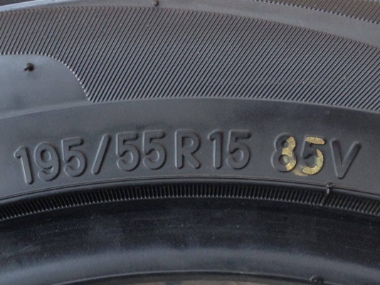 ยาง TOYO 195-55-15 ปี 12 MADE IN JAPAN ครบชุด 4 เส้น 3500 สภาพสวยๆไม่บวมไม่กินข้างดอกยางเหลือเยอะเอาไปวิ่งใช้งานใด้อีกนานค่ะ ยาง TOYO 195-55-15 ปี 12 MADE IN JAPAN ครบชุด 4 เส้น 3500 สภาพสวยๆไม่บวมไม่กินข้างดอกยางเหลือเยอะเอาไปวิ่งใช้งานใด้อีกนานค่ะ