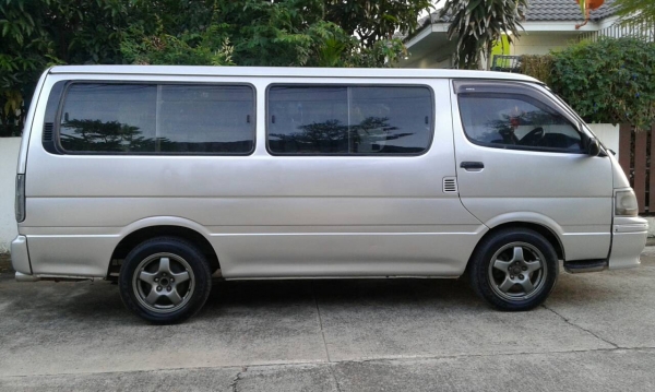 ขายด่วน รถตู้ขนส่ง Toyota รถใช้งานอยู่ปกติ ทะเบียน พรบ. พร้อมโอน