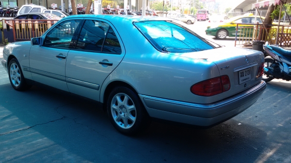 ขาย Benz E230 W210 ปี1997 รถบ้านฝากลงขาย เพิ่งผ่อนหมด  ไม่มีคนใช้ สภาพจอดมากกว่าใช้   ไฟหน้าซีนอนท์ Benzแท้ เบาะหน้าไฟฟ้า