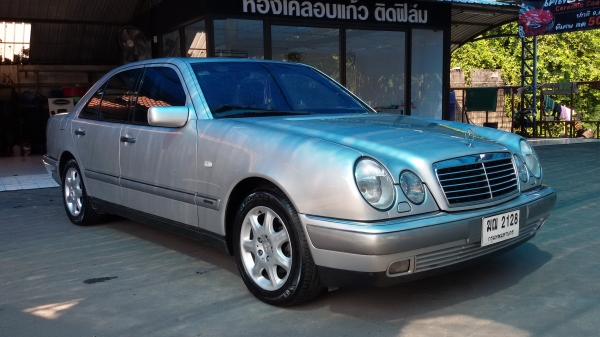 ขาย Benz E230 W210 ปี1997 รถบ้านฝากลงขาย เพิ่งผ่อนหมด  ไม่มีคนใช้ สภาพจอดมากกว่าใช้   ไฟหน้าซีนอนท์ Benzแท้ เบาะหน้าไฟฟ้า