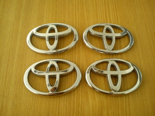 โลโก้ TOYOTA แท้ มือสองจากญี่ปุ่น ขนาด10เซนติเมตร
