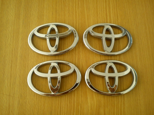 โลโก้ TOYOTA แท้ มือสองจากญี่ปุ่น ขนาด10เซนติเมตร