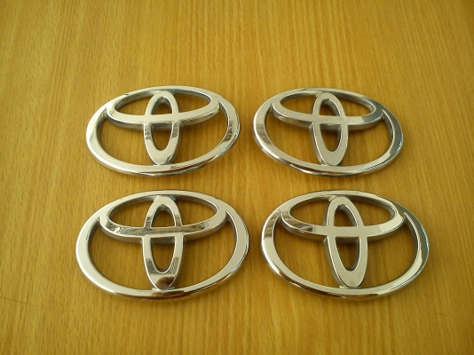 โลโก้ TOYOTA แท้ มือสองจากญี่ปุ่น ขนาด10เซนติเมตร