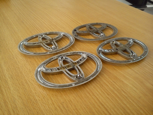 โลโก้ TOYOTA แท้ มือสองจากญี่ปุ่น ขนาด10เซนติเมตร