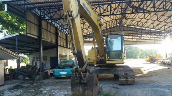 ขายKOMATSU PC160-8 สภาพสวยพร้อมใช้ราคาต่อรองได้ ติดต่อได้ที่คุณอ๊อฟ พิจิตร 086-737-9991,080-616-8448