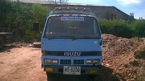 ขายรถ6ล้อมีข้างเสริม  สภาพดีใช้งานได้ เล่มทะเบียนครบ