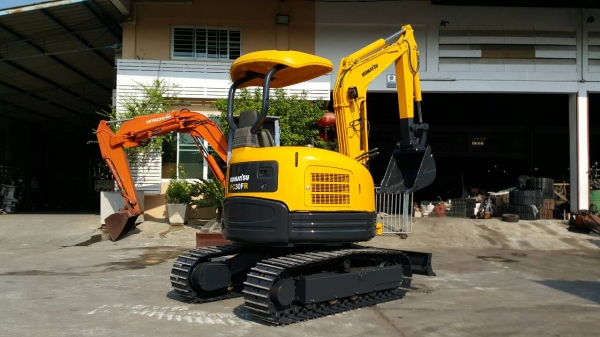 ขาย รถขุด KOMATSU รุ่น PC30FR มือสองญี่ปุ่น แทร็กเหล็ก สลักแน่น ท้ายกลม คอนโทรลสั้น มือถือ /LINE ID : 0818753444