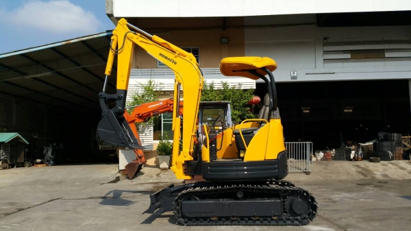 ขาย รถขุด KOMATSU รุ่น PC30FR มือสองญี่ปุ่น แทร็กเหล็ก สลักแน่น ท้ายกลม คอนโทรลสั้น มือถือ /LINE ID : 0818753444 ขาย รถขุด KOMATSU รุ่น PC30FR มือสองญี่ปุ่น แทร็กเหล็ก สลักแน่น ท้ายกลม คอนโทรลสั้น มือถือ /LINE ID : 0818753444