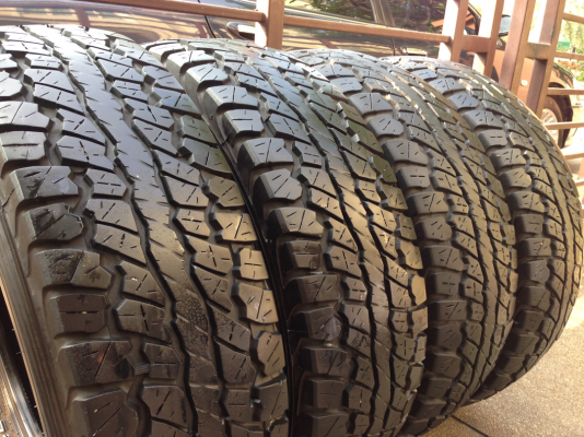 ยาง All Dunlop 30 9.5 R15 ปี13 ดอกเต็ม ราคาไม่แพง