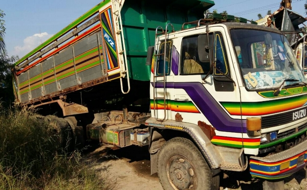 สิบล้อ อีซูซุ FVZ12MY 175 สโลส 2เพา ดั้ม สภาพดีสวยพร้อมใช้ ทะเบียนพร้อมโอน สิบล้อ อีซูซุ FVZ12MY 175 สโลส 2เพา ดั้ม สภาพดีสวยพร้อมใช้ ทะเบียนพร้อมโอน