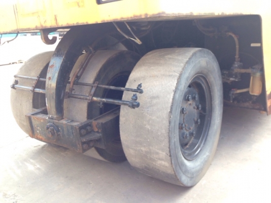 รถบด 7 ล้อยาง Sakai RT200W (8.5 ตัน) 1990ชม. สนใจโทร. 080-6565422 (หนิง)