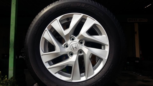 ขายล้อแม็กป้ายแดง crv g4 mc 17" พร้อมยางปี15 สนใจติดต่อเล็กคลองสามครับ 081-3747940
