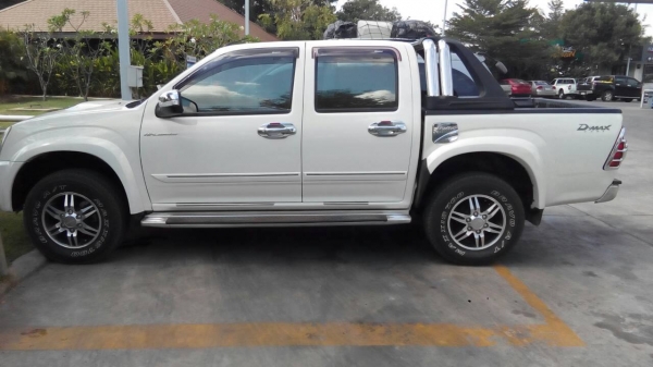 ขายด่วน ISUZU D-MAX (ปี2010) 4 ประตูสีขาว สภาพดีมาก