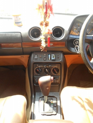 เบนซ์ บอดี้ 123 สภาพสวยมาก สีเหลืองงาช้าง (เบอร์ติดต่อ 081-942-5002)