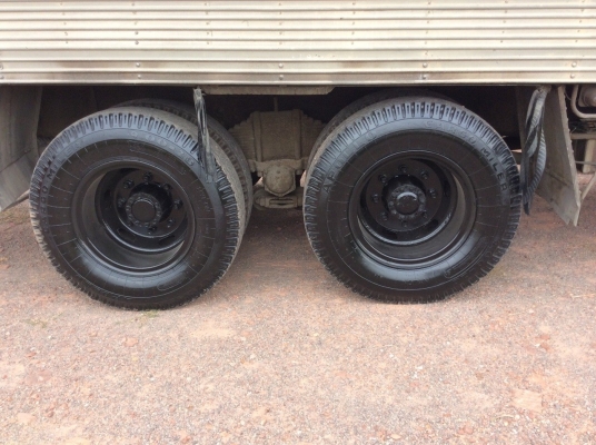 HINO10ล้อ เพลาเดียว( ตู้ สูง 2.5 ม.) เครื่อง HO7D195 แรง เครื่องดี ขับดี ครัทซีสวย ยางเต็ม 11เส้น (คู่หน้าเรเดียน) ขาย 570,000 บาท ศุภากร 081-1903107, 081-4252943