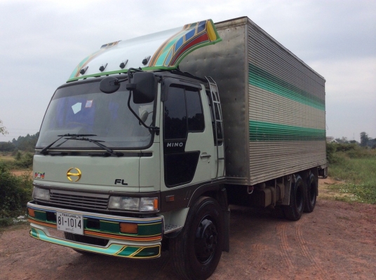 HINO10ล้อ เพลาเดียว( ตู้ สูง 2.5 ม.) เครื่อง HO7D195 แรง เครื่องดี ขับดี ครัทซีสวย ยางเต็ม 11เส้น (คู่หน้าเรเดียน) ขาย 570,000 บาท ศุภากร 081-1903107, 081-4252943