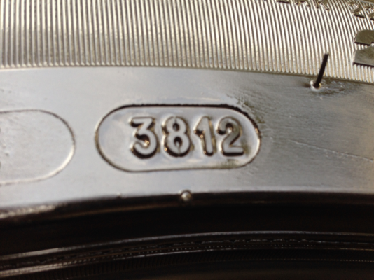 ยาง Michelin 245 45 20 ปลายปี12 สภาพดี ดอกเต็ม ไม่มีปะ ราคาไม่แพง ยาง Michelin 245 45 20 ปลายปี12 สภาพดี ดอกเต็ม ไม่มีปะ ราคาไม่แพง