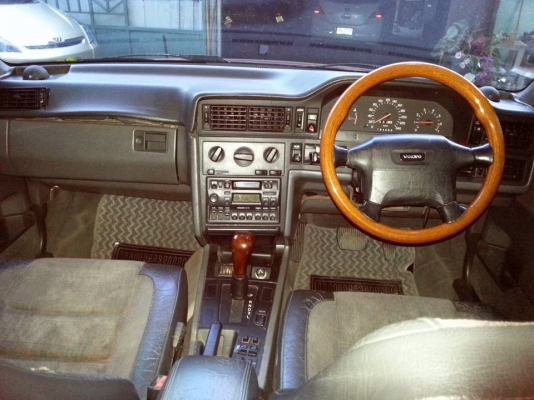 -เก๋งวอลโว่ 850 สีแดง ปี 96 เกียร์ออโต้ แก๊สหัวฉีด รถบ้านสภาพสวยค่ะ