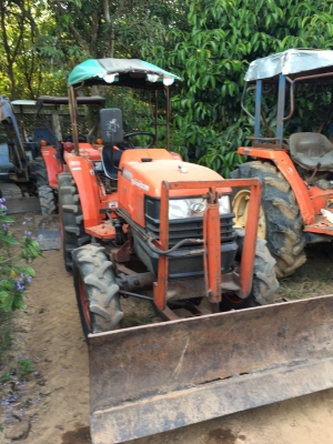 ขาย 190,000 รถไถ KUBOTA L3408 พร้อมดันหน้า และผานพรวน สภาพเดิม สีเดิม  สอบถามได้ ร้าน DC Tractor Rayong 0818618678 ,0899347475 อยู่ตัวอำเภอแกลง ติดถนนสุขุมวิท กม.ที่ 268-269 ถนน4เลนเดินทางสะดวก id line=0818618678 id line=carbonthai มีรถขนส่งบริการทั่วไทย