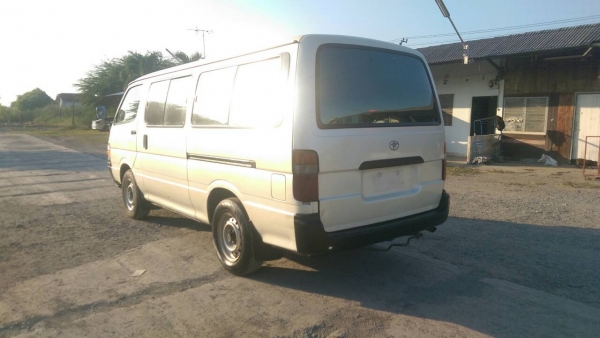 รถตู้ Toyota Hiace